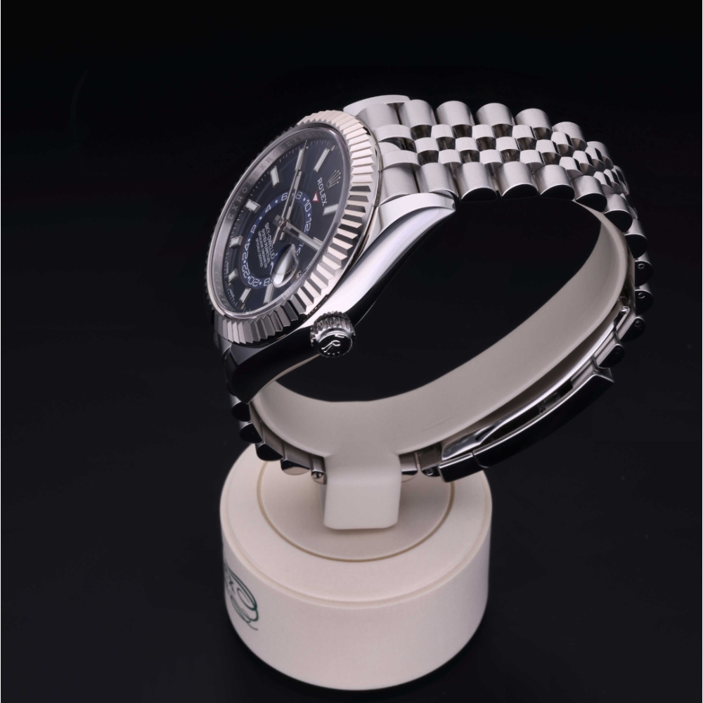 Rolex Certified Pre-Owned  42 in Rolesor 18 Carat White, 326934 | Verga 1947