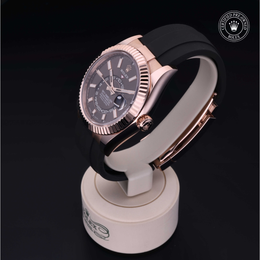 Rolex Certified Pre-Owned Oyster Perpetual 42 in Gold 18 Carat Red, 326235 | Verga 1947