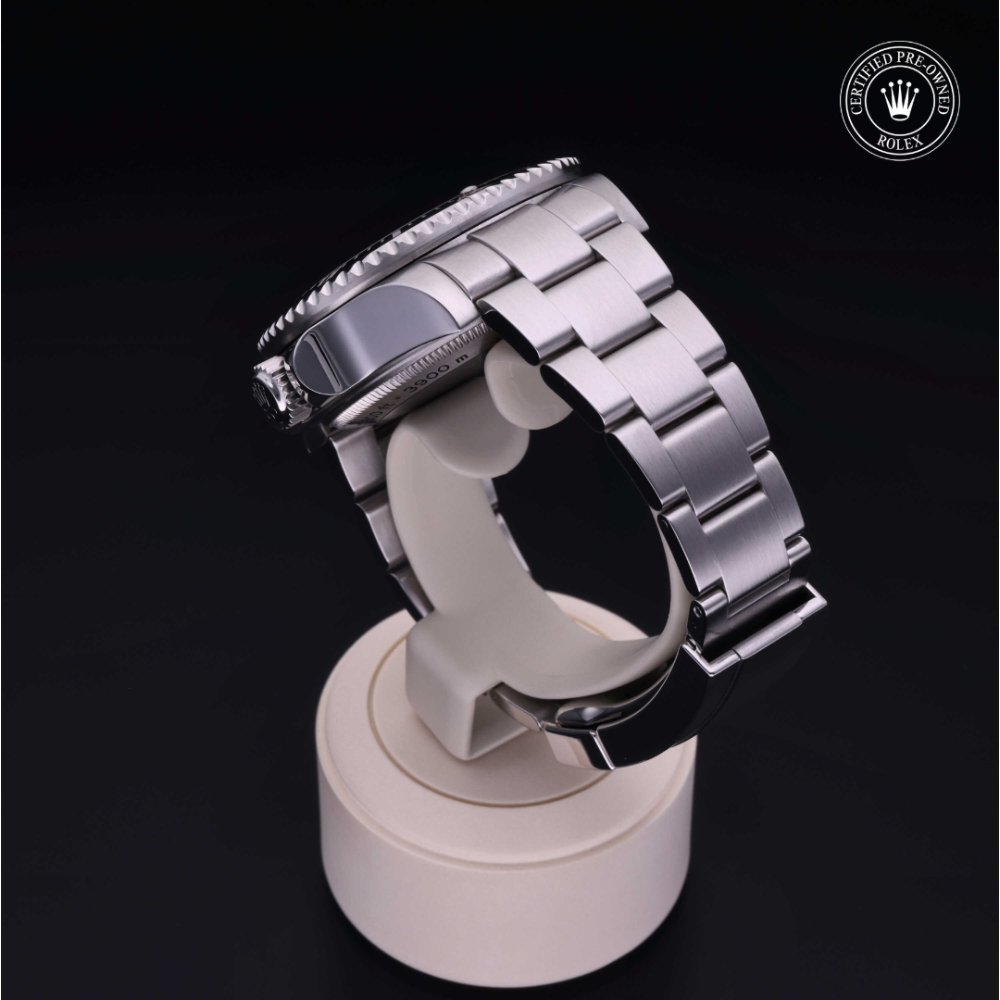  Certified Pre-Owned with 44 mm from 2009