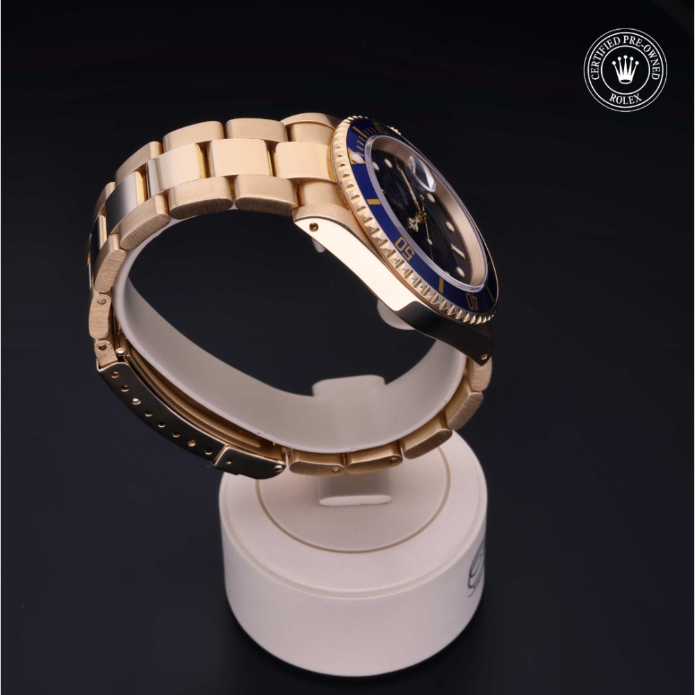  Certified Pre-Owned with 40 mm from 1994