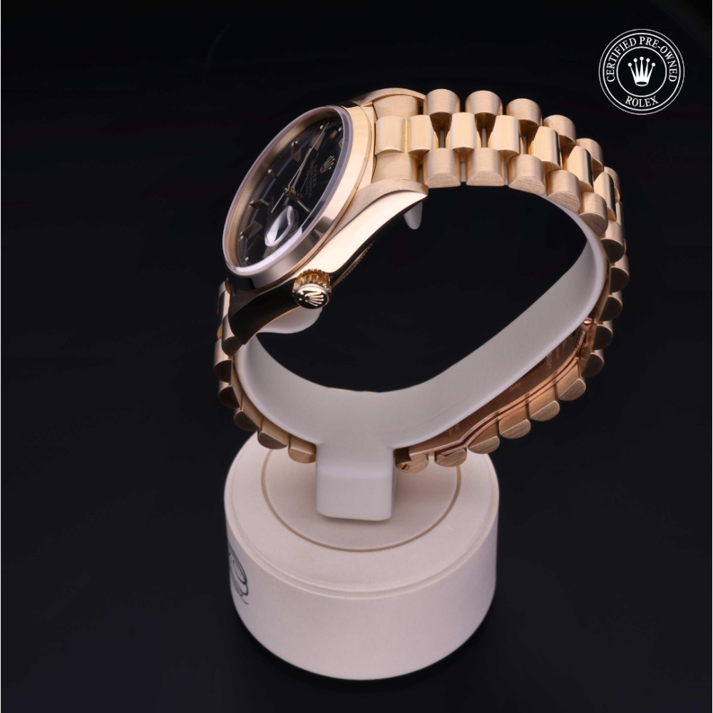  Certified Pre-Owned with 36 mm from 1987