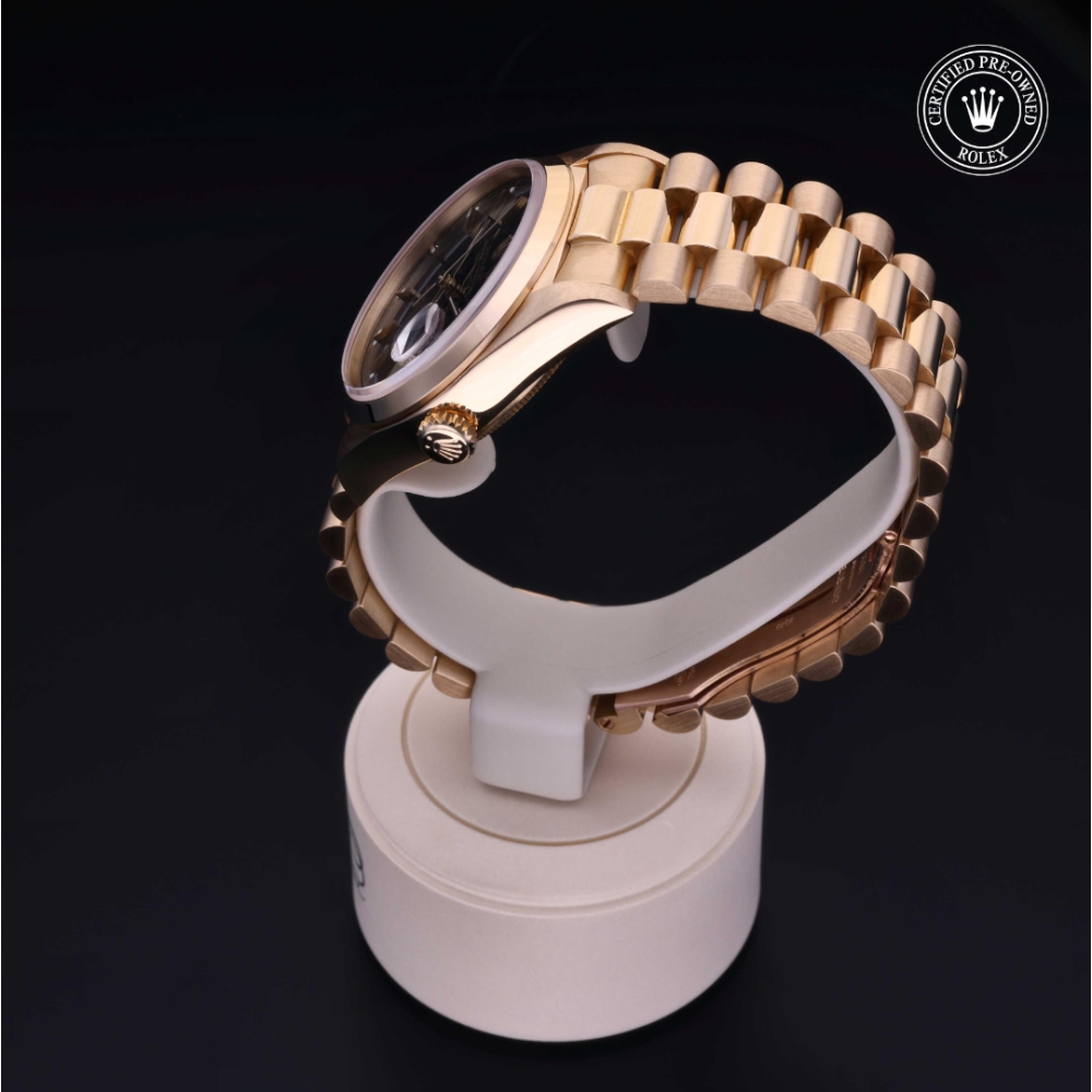  Certified Pre-Owned with 36 mm from 1987